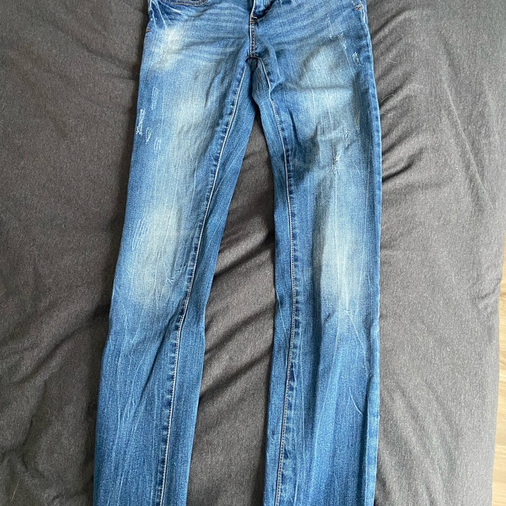 Aeropostale Women's Medium Blue Skinny Jeans with Faded Wash